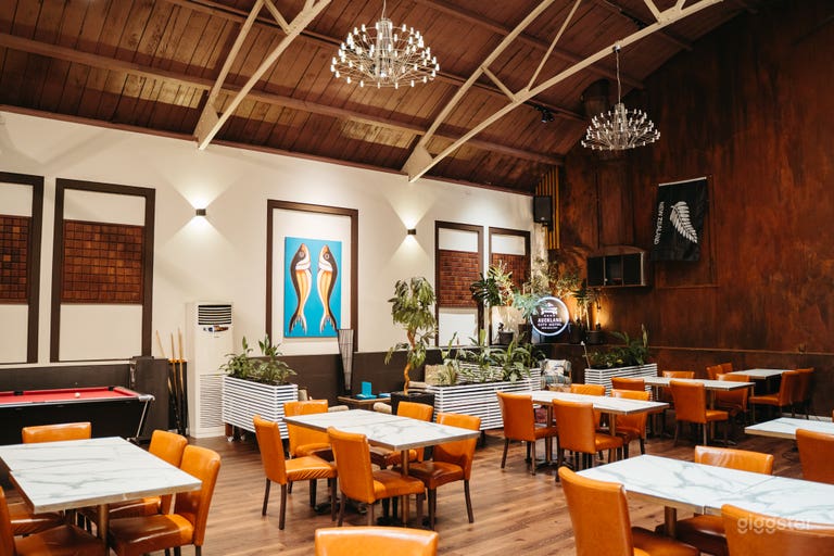  Lounge per Eventi Moderno con Ristorante 