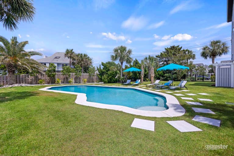  Location de Piscine de Luxe dans un Paradis en Bord de Mer 