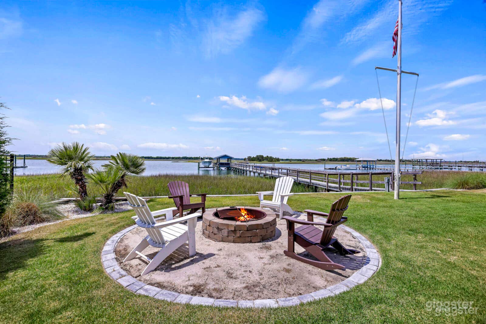 Luxury Pool-Only Rental in Waterfront Paradise Photo 4