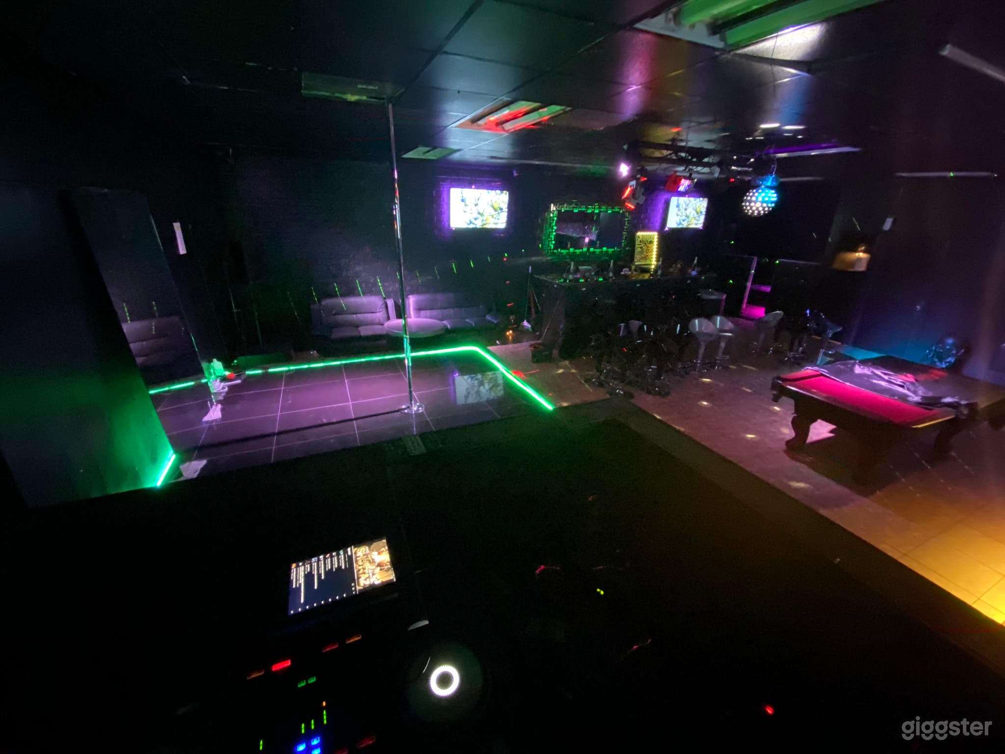 Luxury Ultra Lounge Photo 1