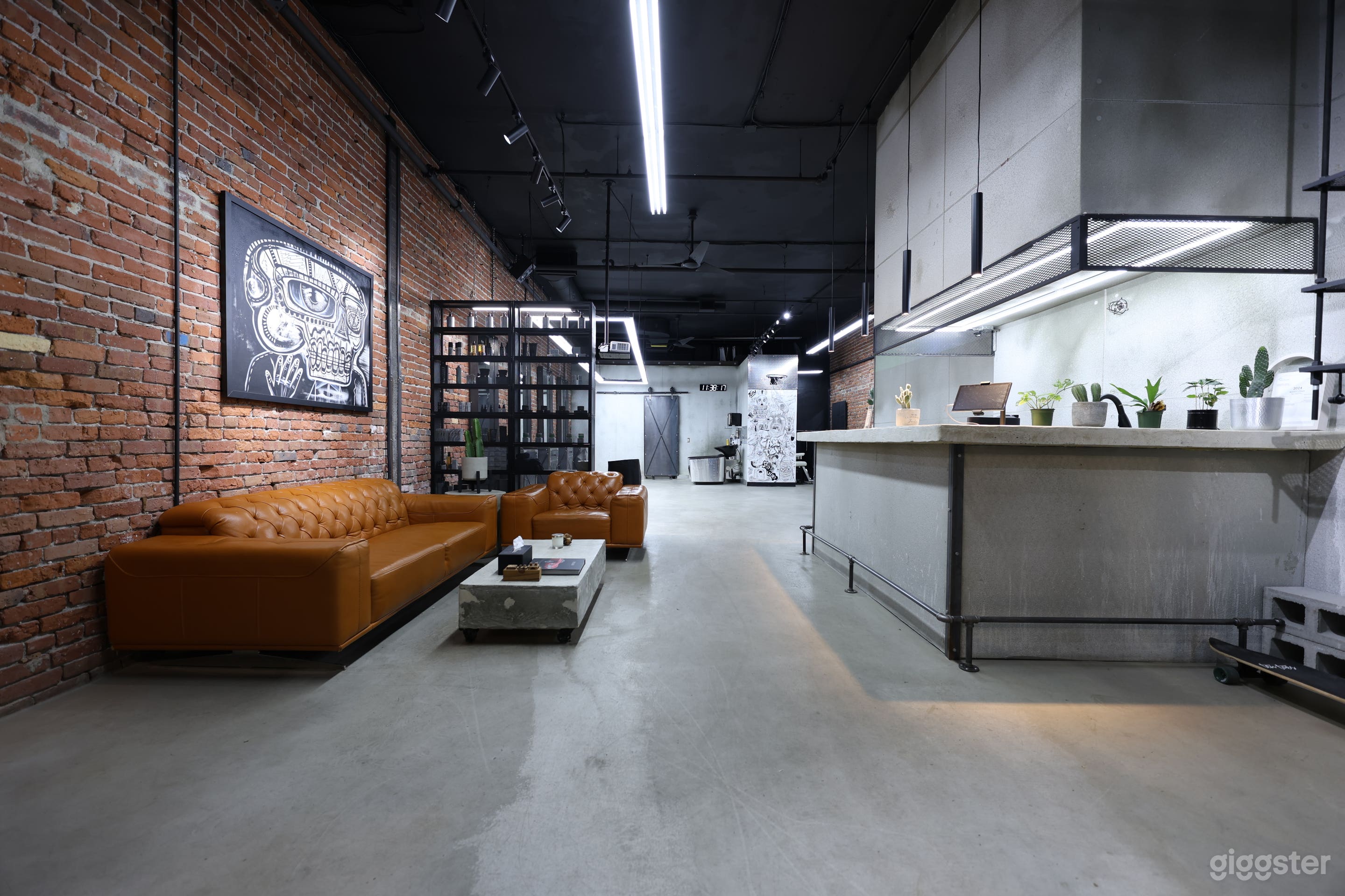 Stylish lounge with creative studio vibes Photo 1