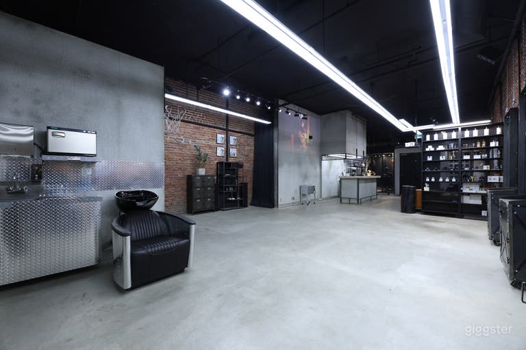  Stylish lounge with creative studio vibes 