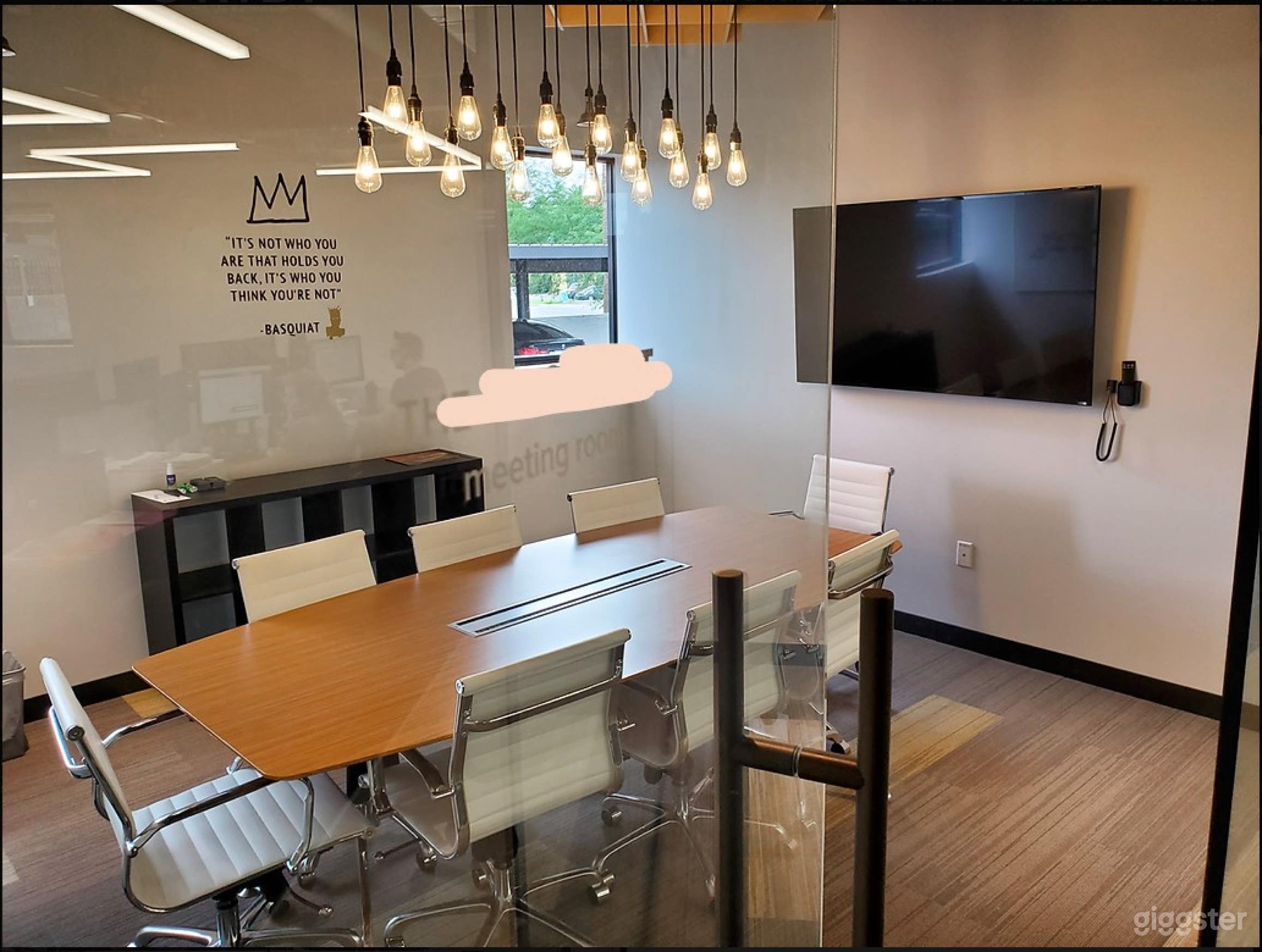 Intimate Meeting Haven For Up to 8 Guests Photo 1