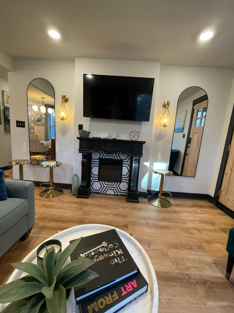  LoveJones Bungalow - RV, Semi, 20+car parking  