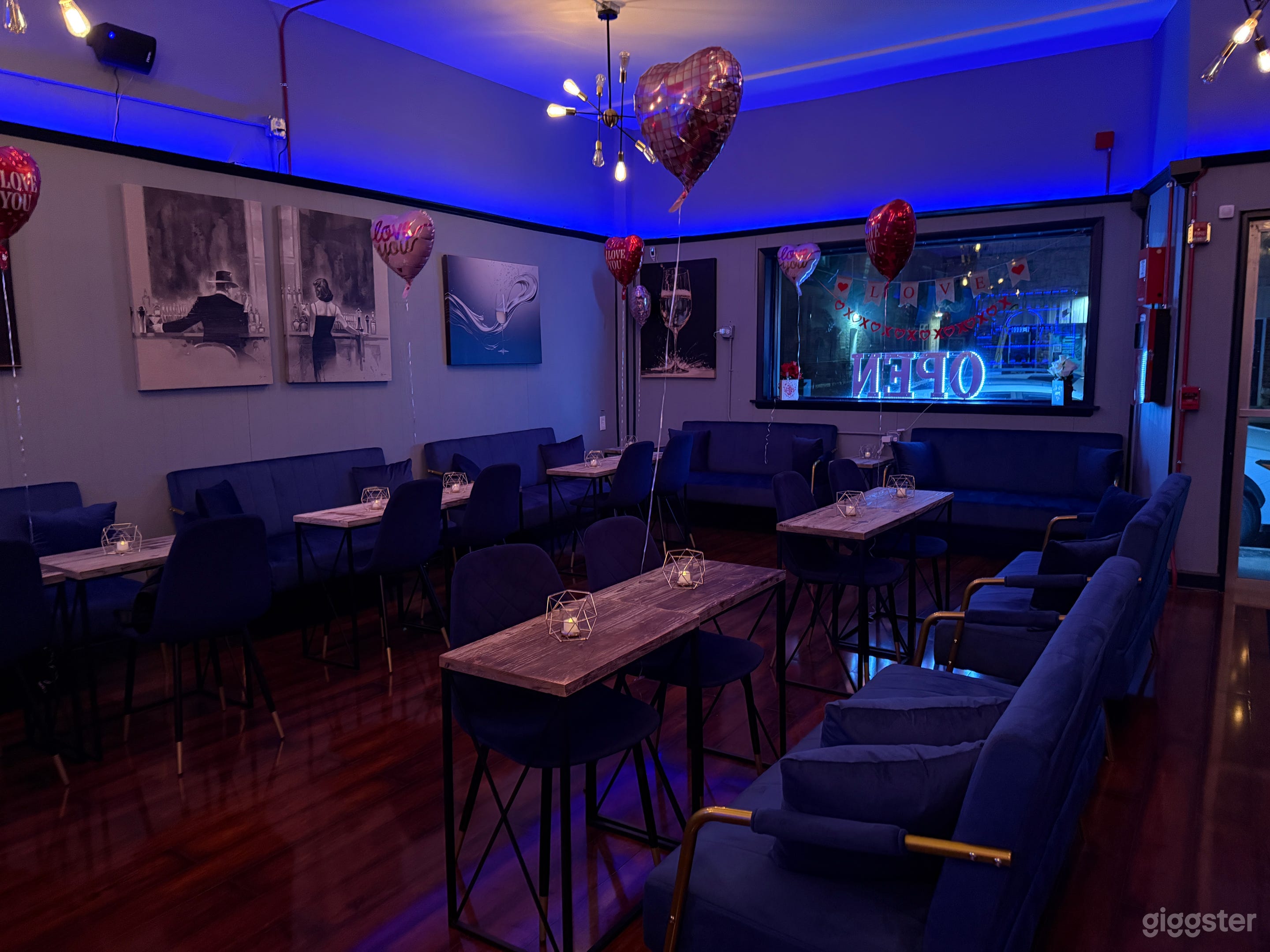 Downtown Wine Bar with Glamorous & Cozy Ambiance Photo 4