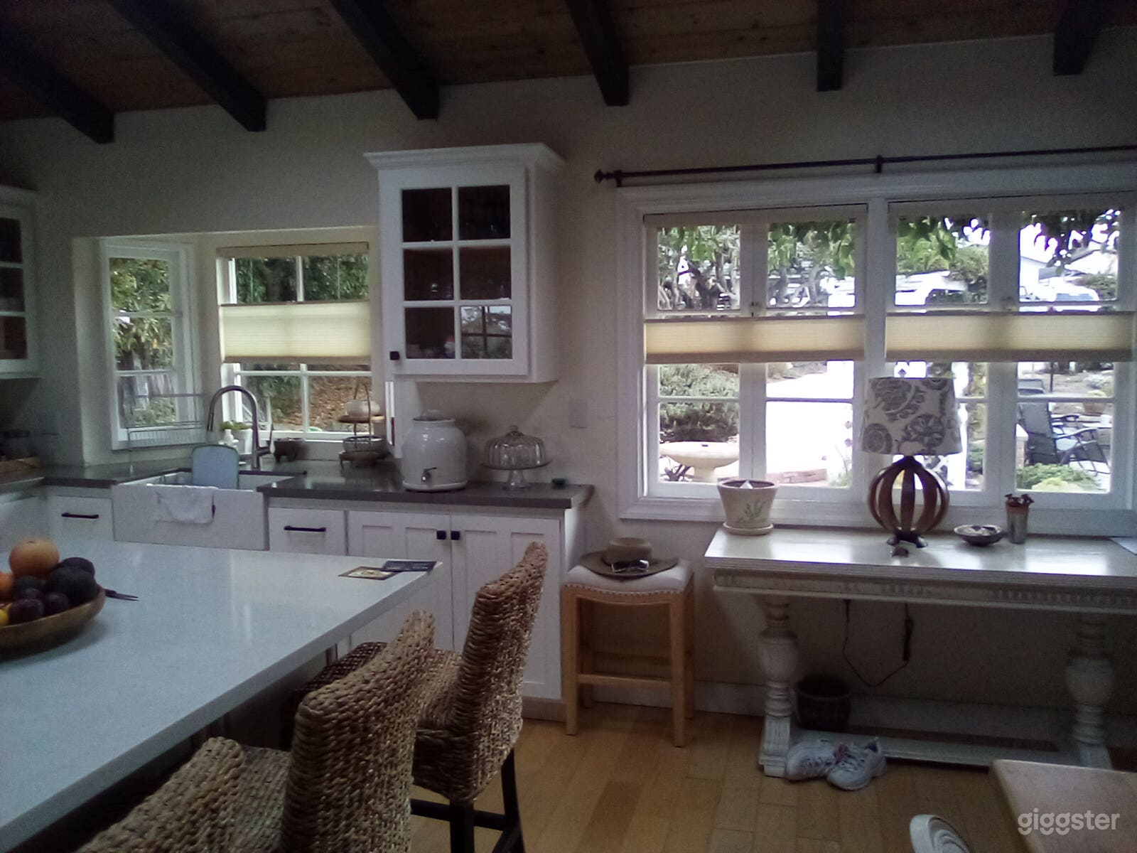 Cottage style home in seaside town. Photo 2