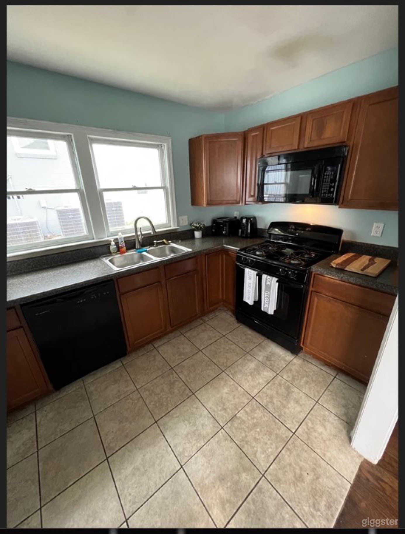 A Dining Area Transformed for Film and Photoshoot  Photo 3