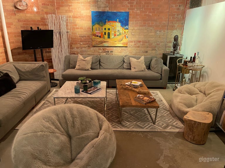  Stunning Distillery District Loft 