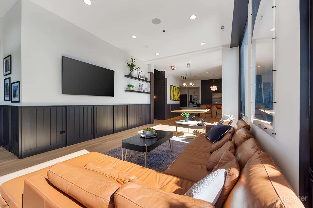 Rooftop Space with Panoramic City Views Photo 2