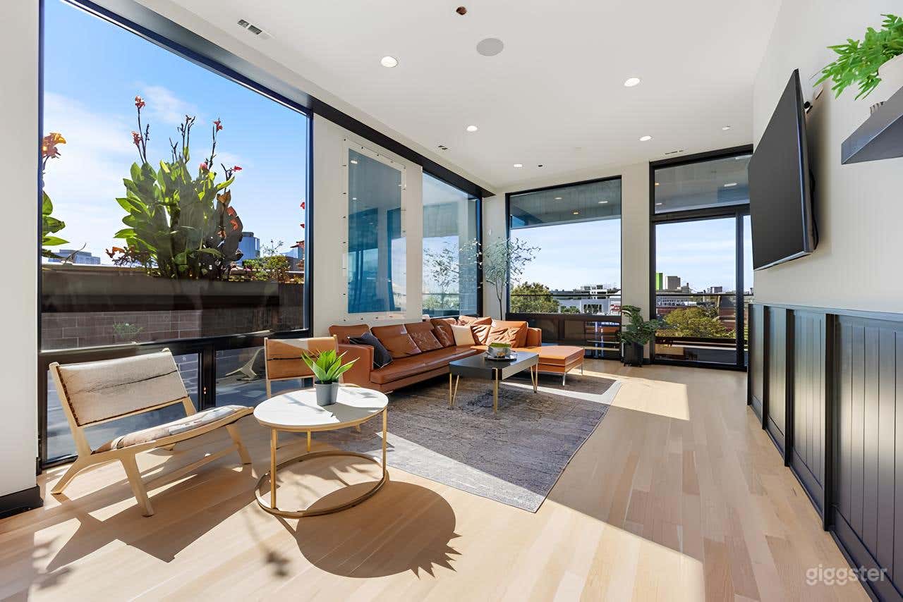 Rooftop Space with Panoramic City Views Photo 1