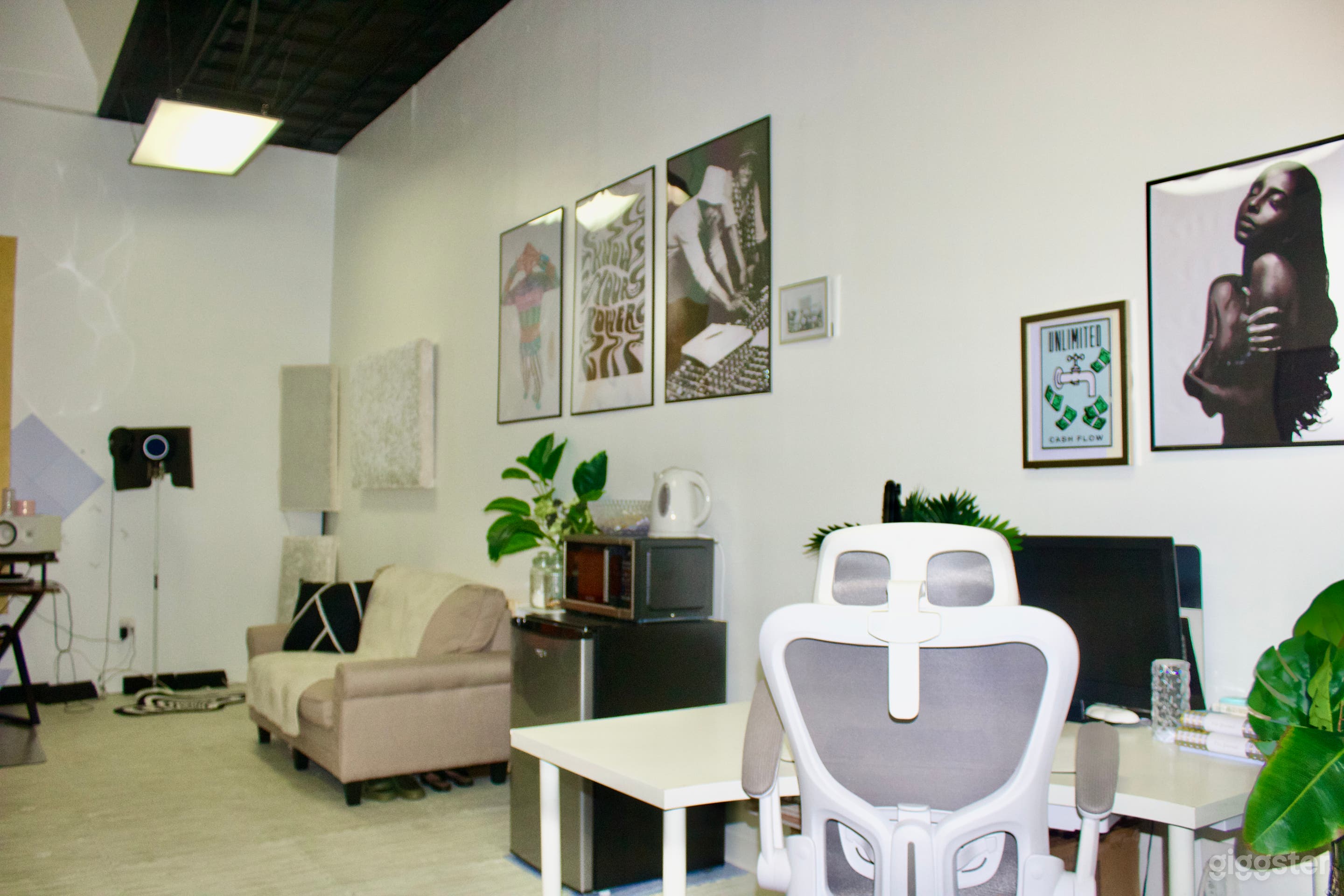 Creative Studio Office Photo 4