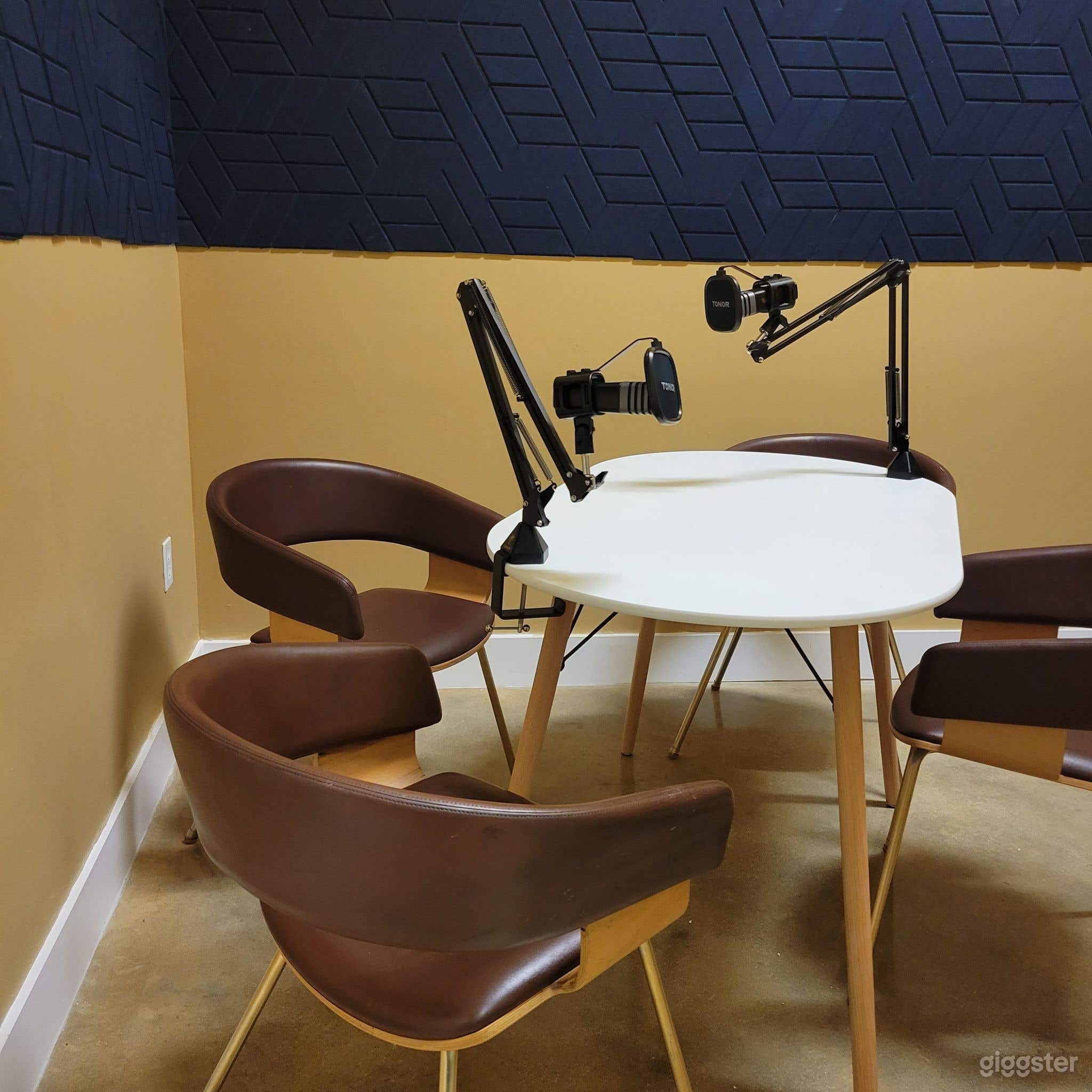 Buyout Co-Work and Content Creation Studio Rental Photo 3