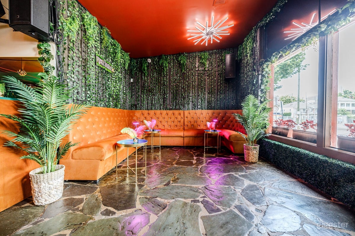 Restaurant Location with Bar, Dining Room &amp; Courtyard Photo 3