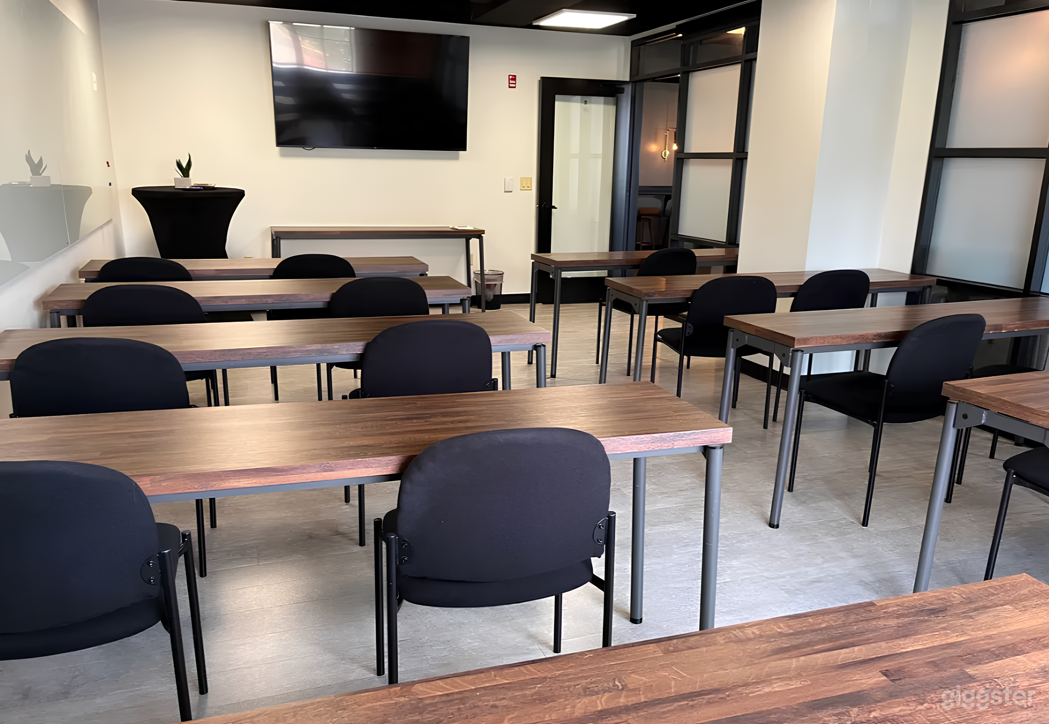 Training Room B (up to 30 people) Photo 1