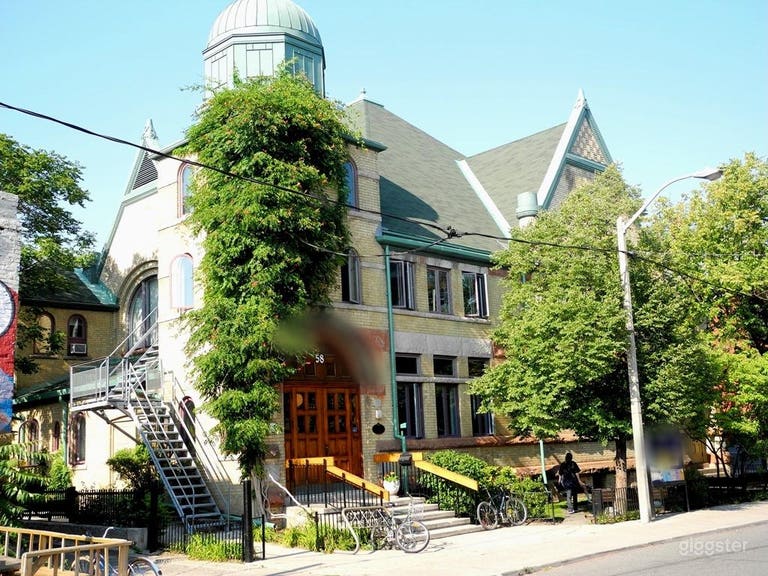  KITCHEN SPACE FOR 5-8 PEOPLE 