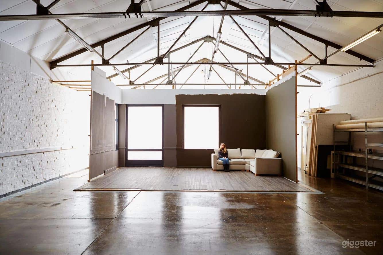 Permanent room set that can be adapted