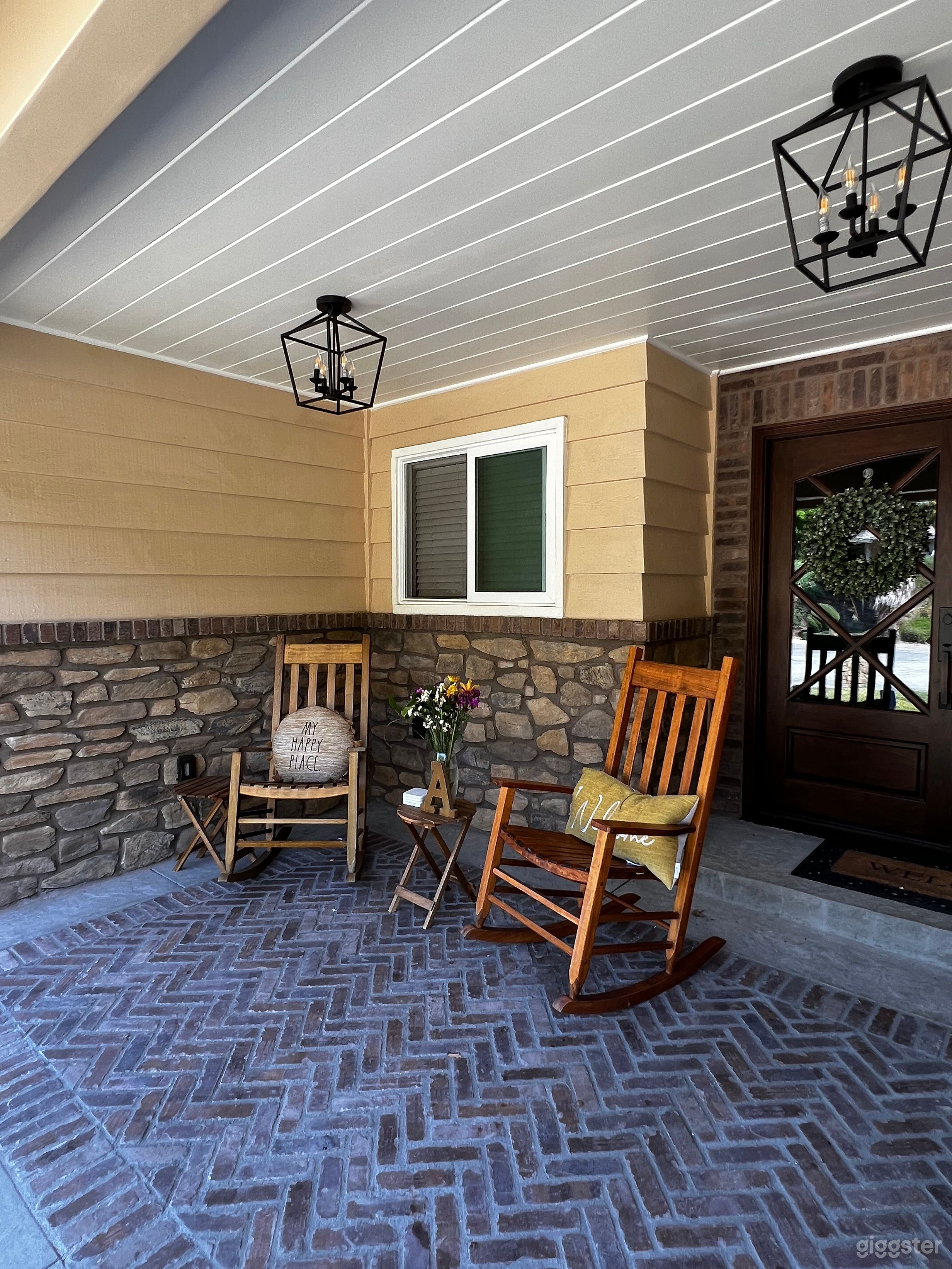 Ranch style home, large, beautiful backyard. Photo 3