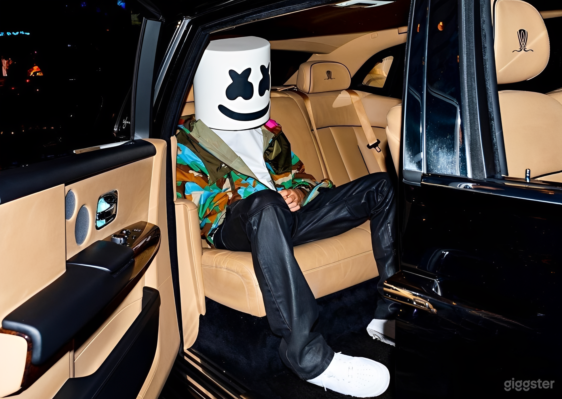 Rolls-Royce White Glove Chauffeur Experience Photo 3