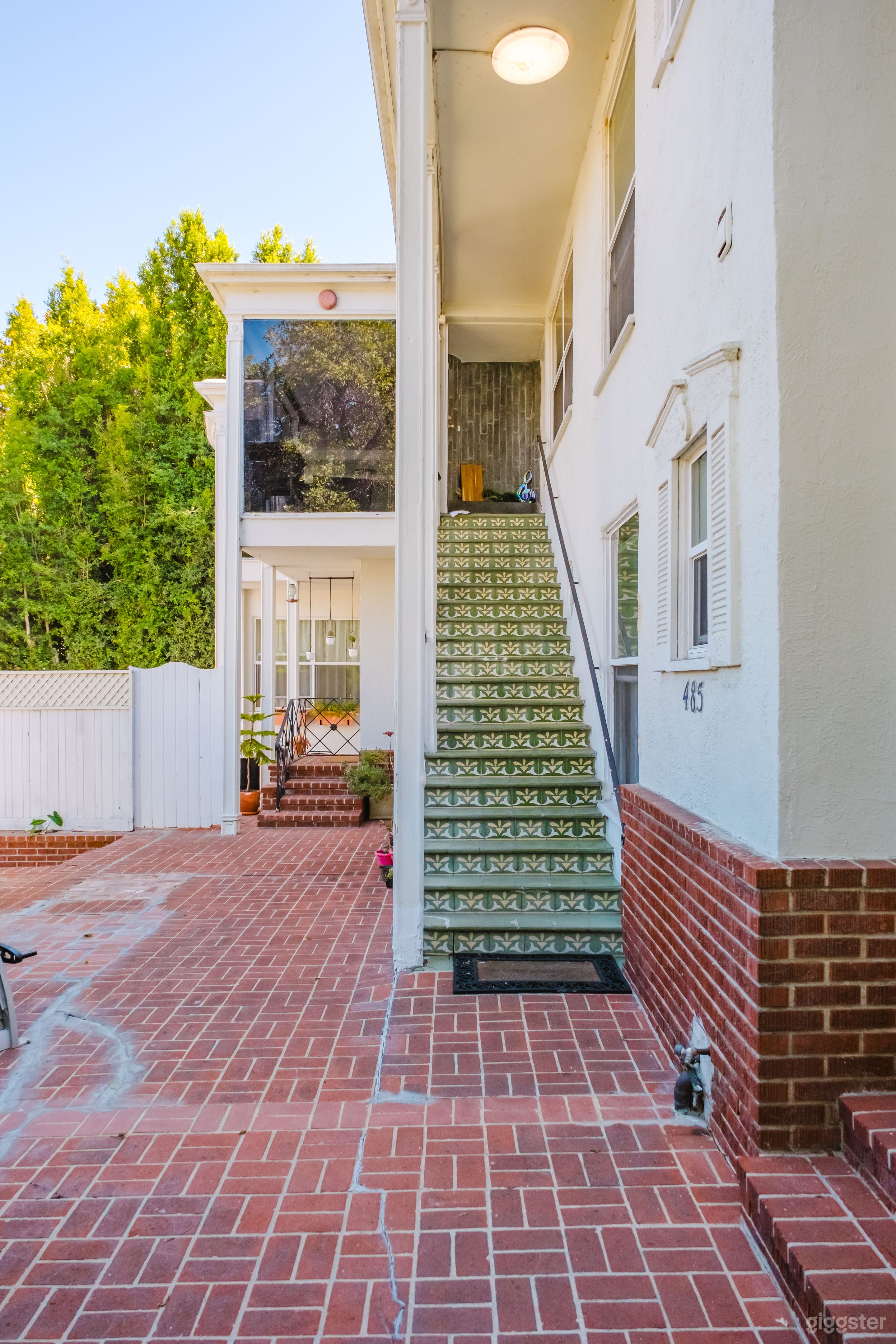 CORNER COURT DUPLEX, SKYLINE & CRESCENT ENTRY Photo 4