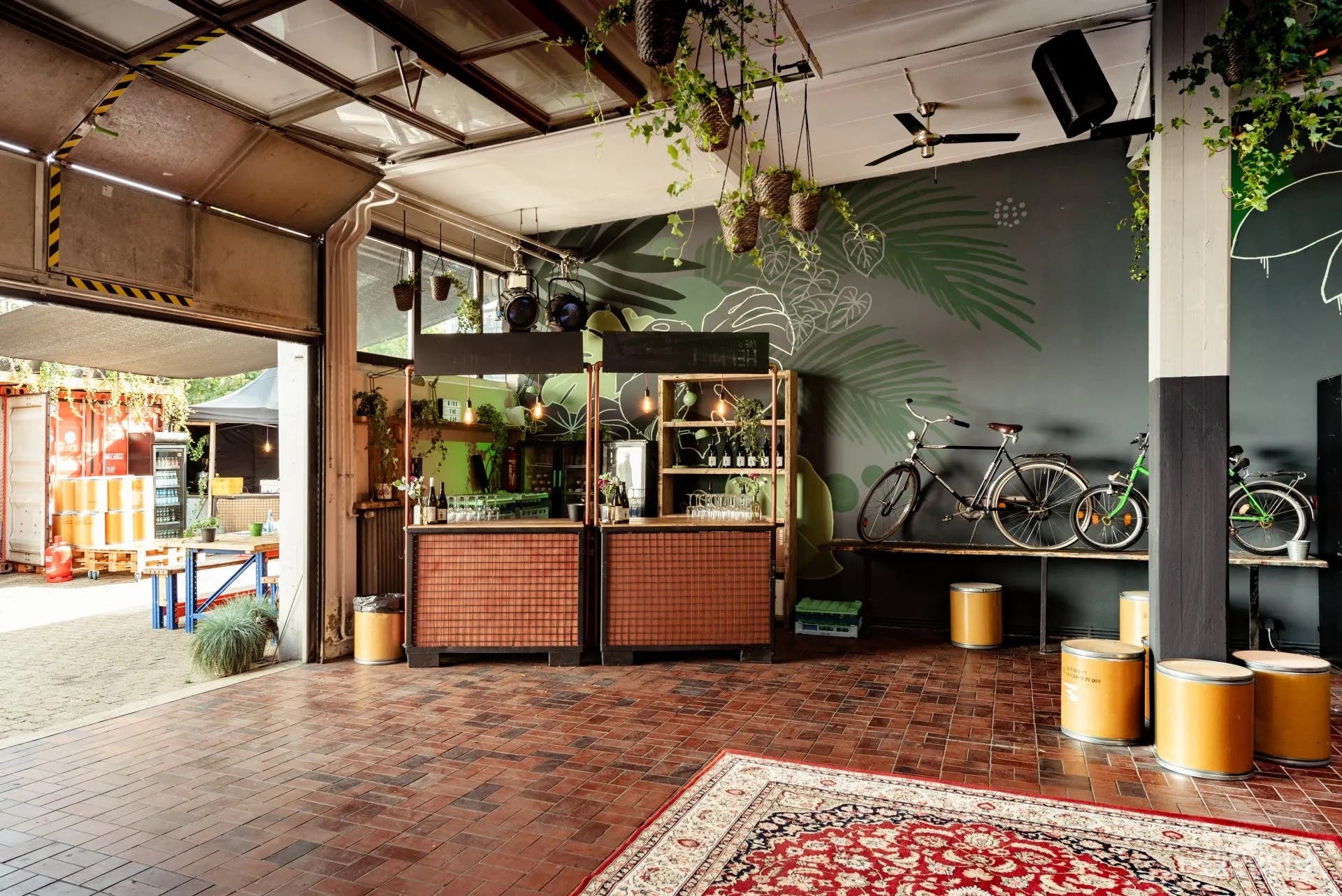 Ehemalige Autowerkstatt umgebaut zur Offlocation Photo 1