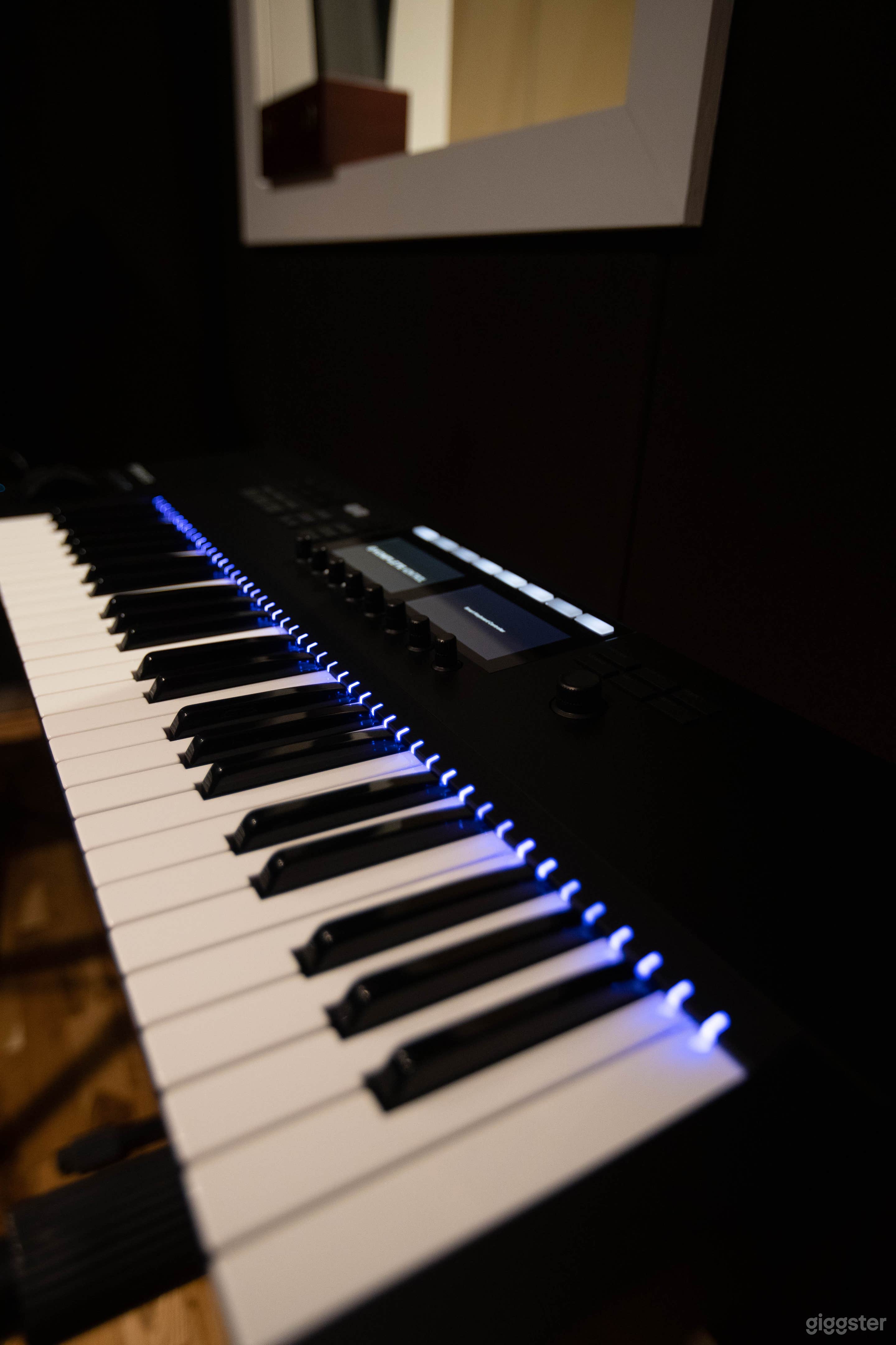 Studio B - Komplete Keyboard