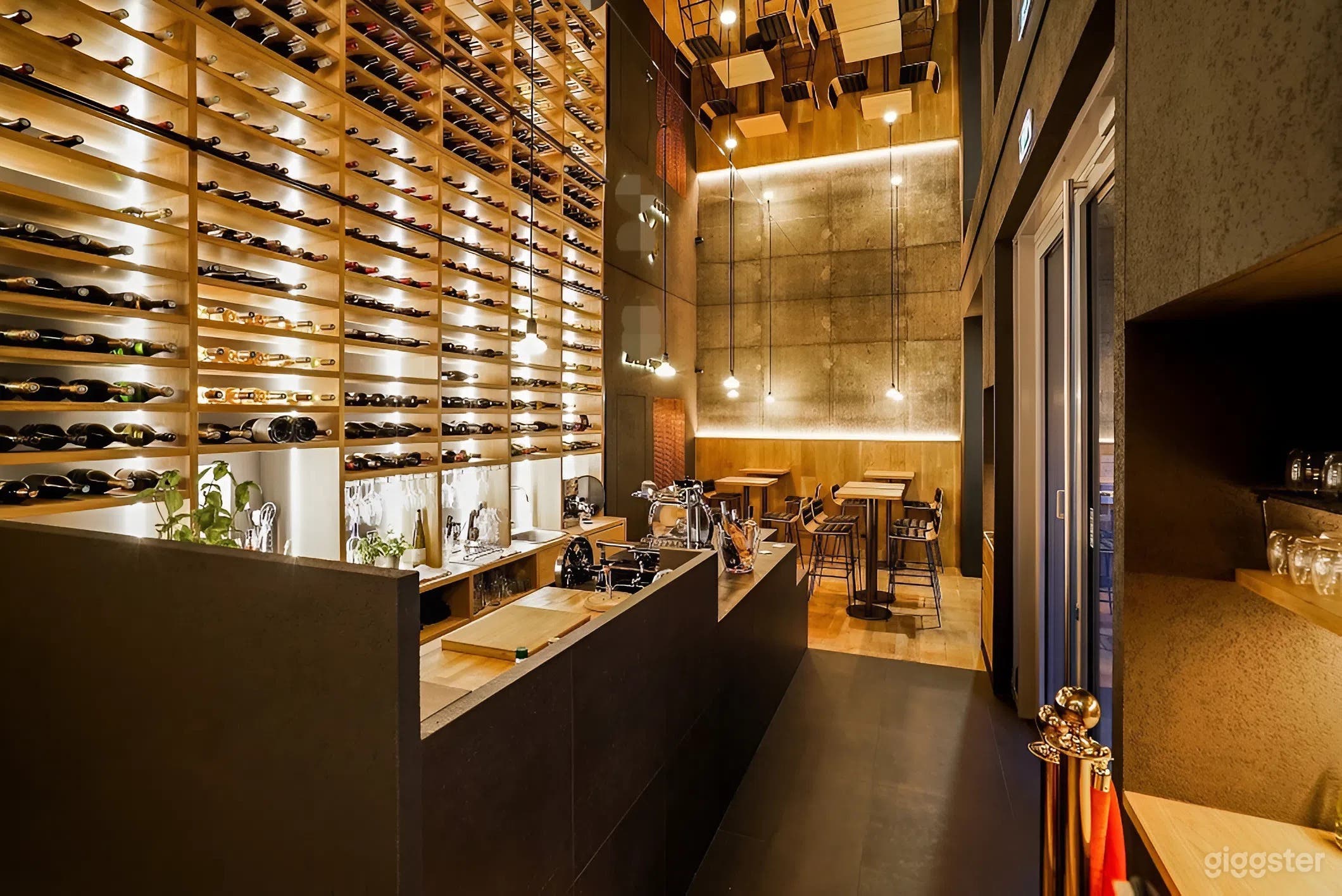 Chic Paris Wine Bar & Restaurant Photo 2