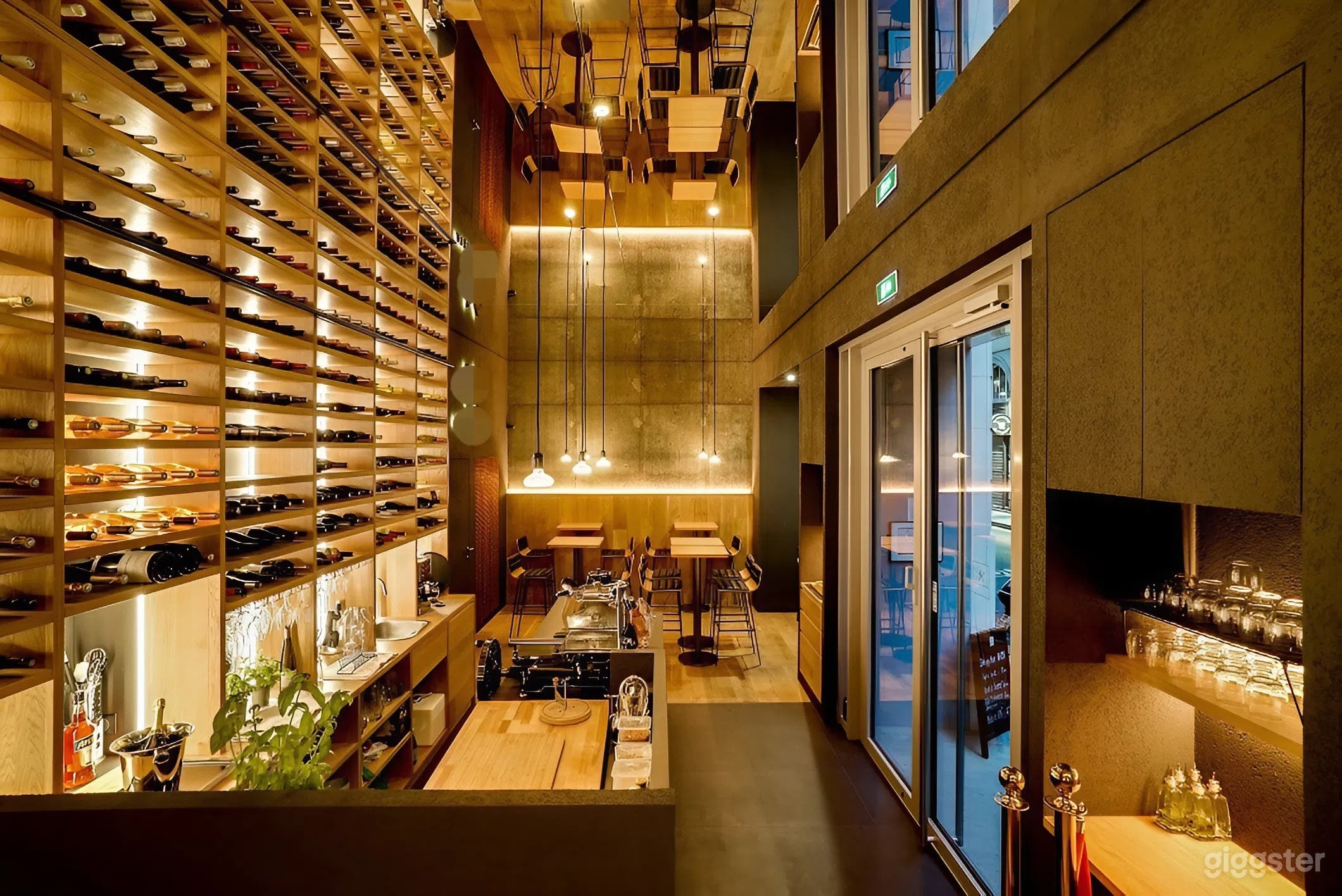 Chic Paris Wine Bar & Restaurant Photo 1