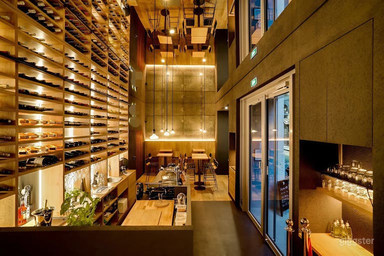  Chic Paris Wine Bar & Restaurant 