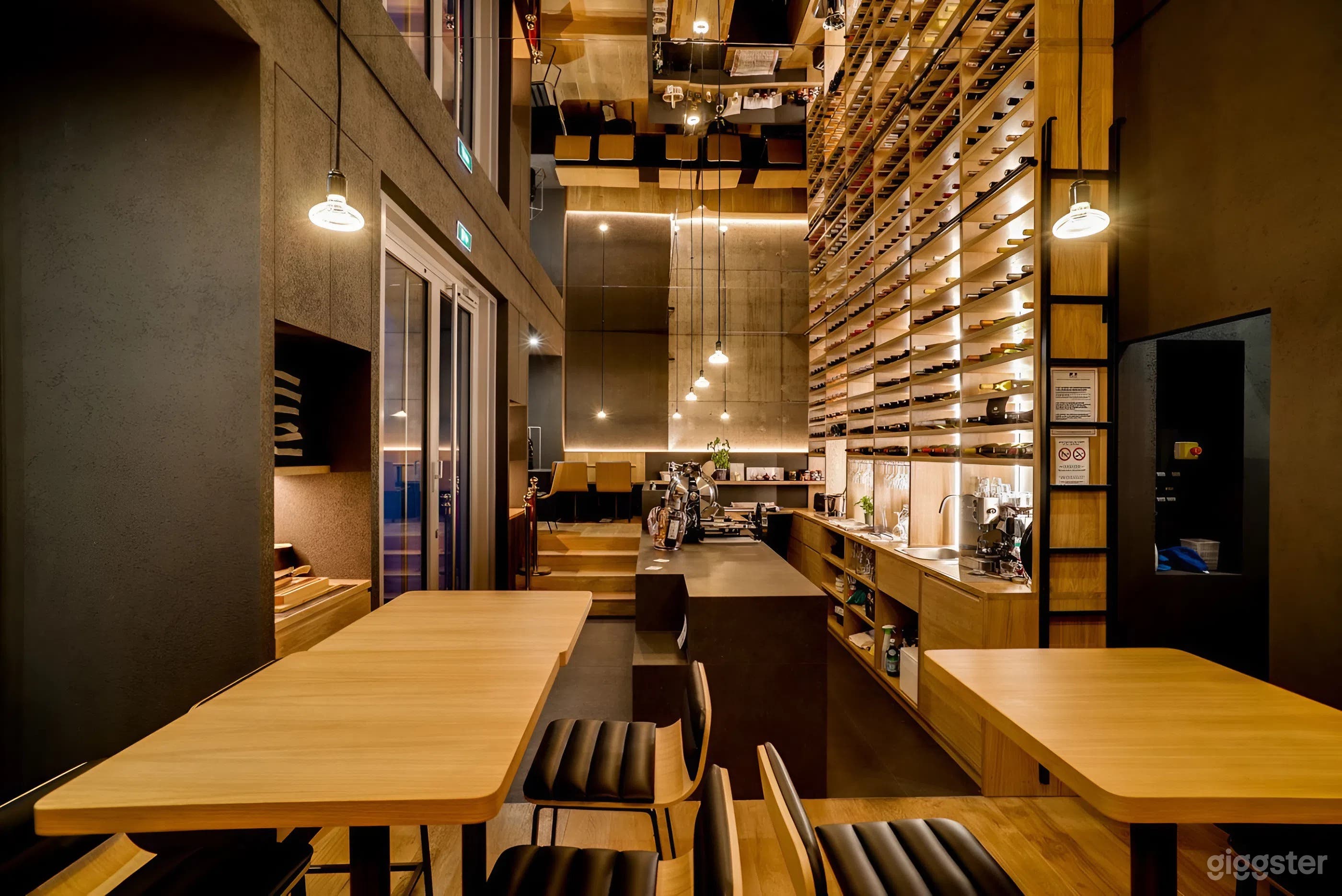 Chic Paris Wine Bar & Restaurant Photo 3