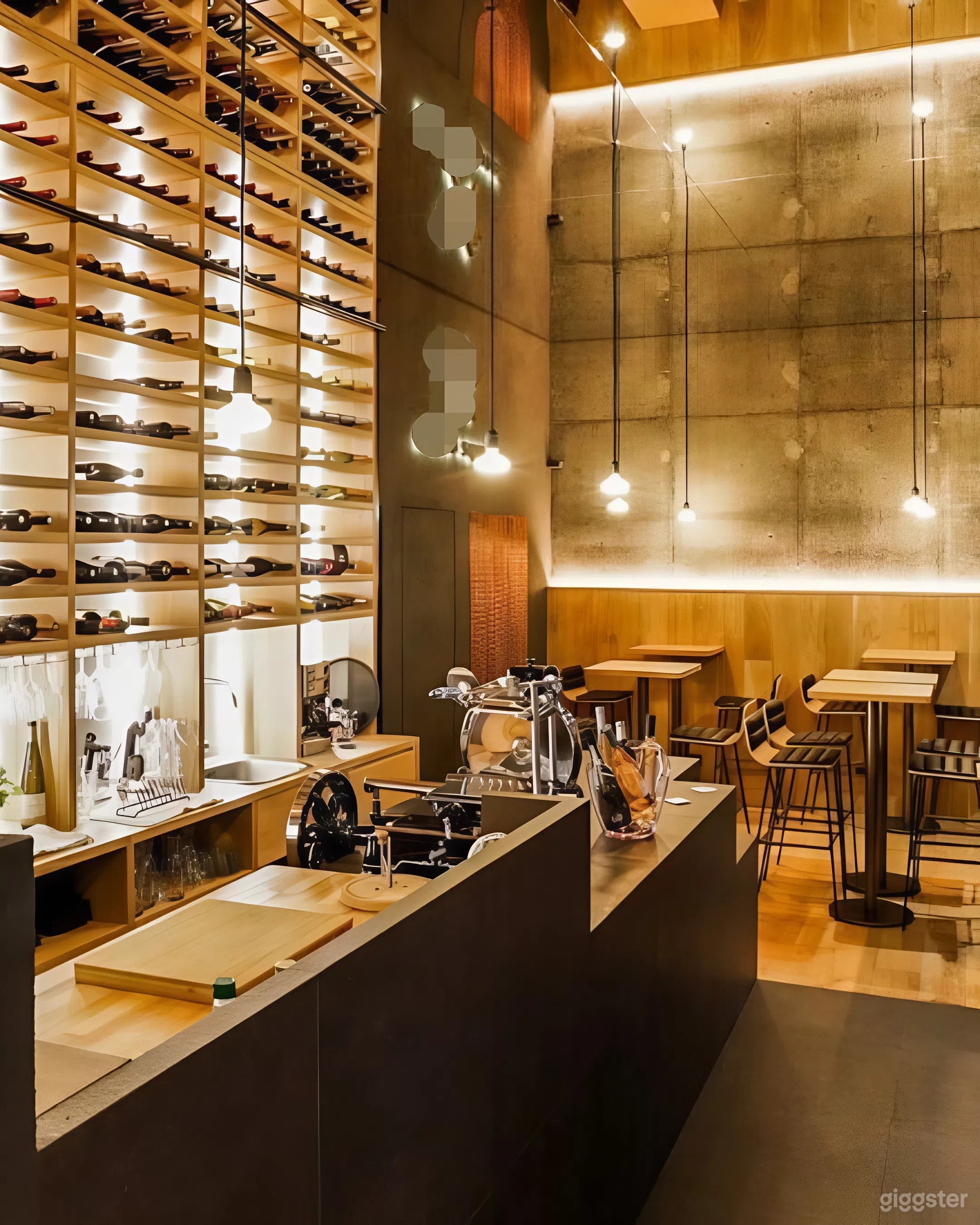 Chic Paris Wine Bar & Restaurant Photo 4