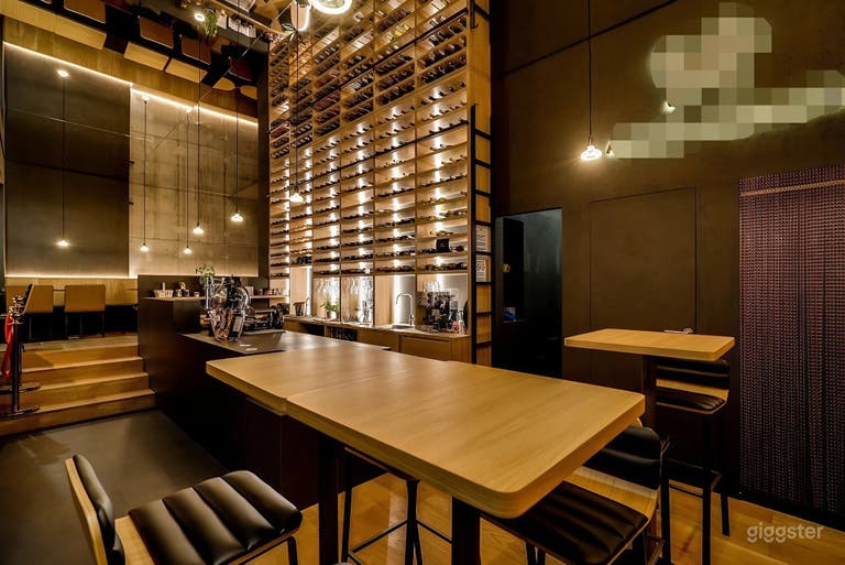  Chic Paris Wine Bar & Restaurant 