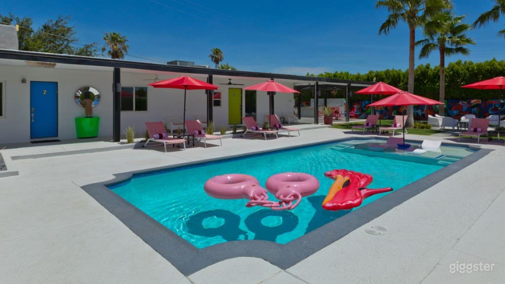 Large Yard with Salt Water Pool Photo 2