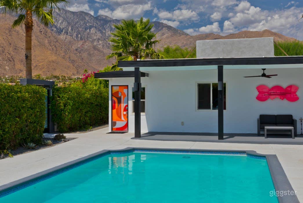 Large Yard with Salt Water Pool Photo 3