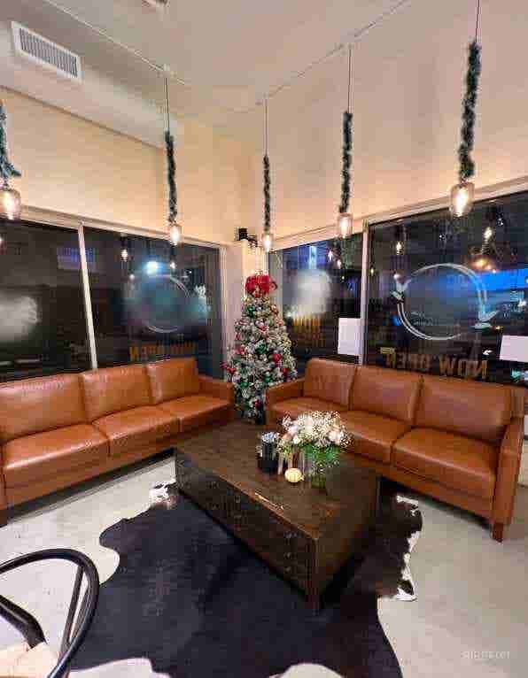 Chic, Cozy Cafe in Old Town Pasadena Photo 3