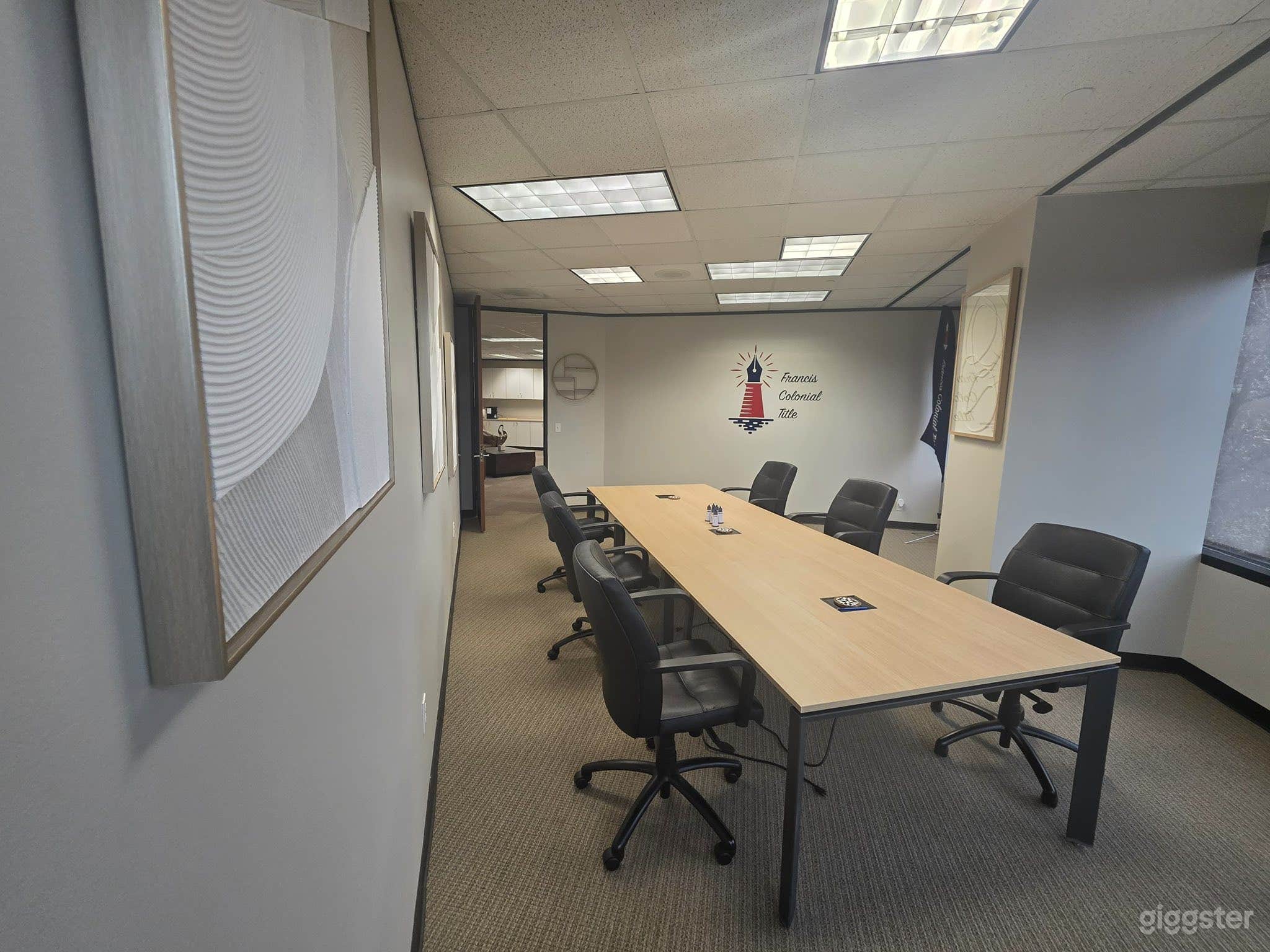 Flexible Office Space & Meeting Rooms in Central Houston Photo 4