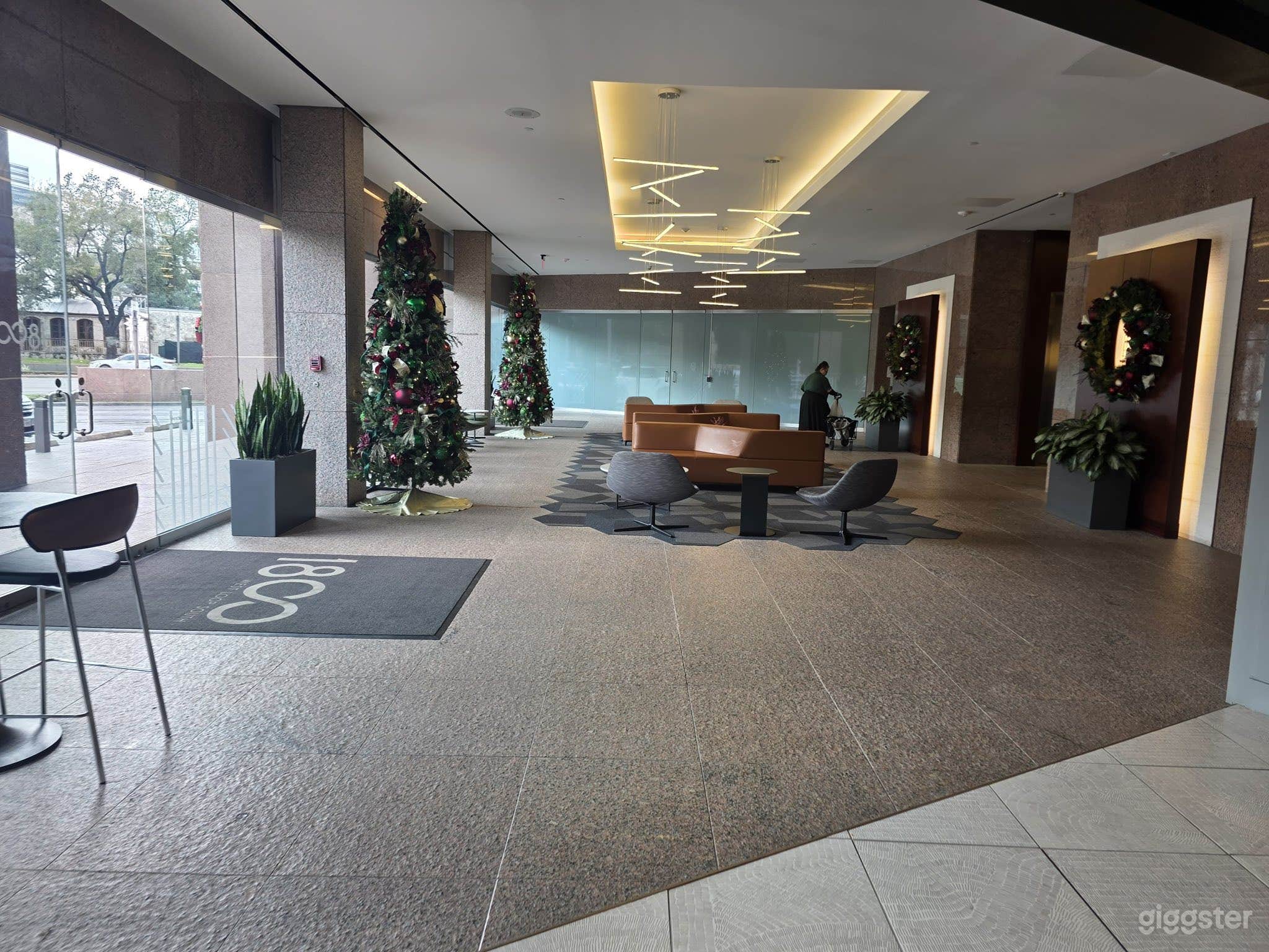 Flexible Office Space & Meeting Rooms in Central Houston Photo 2