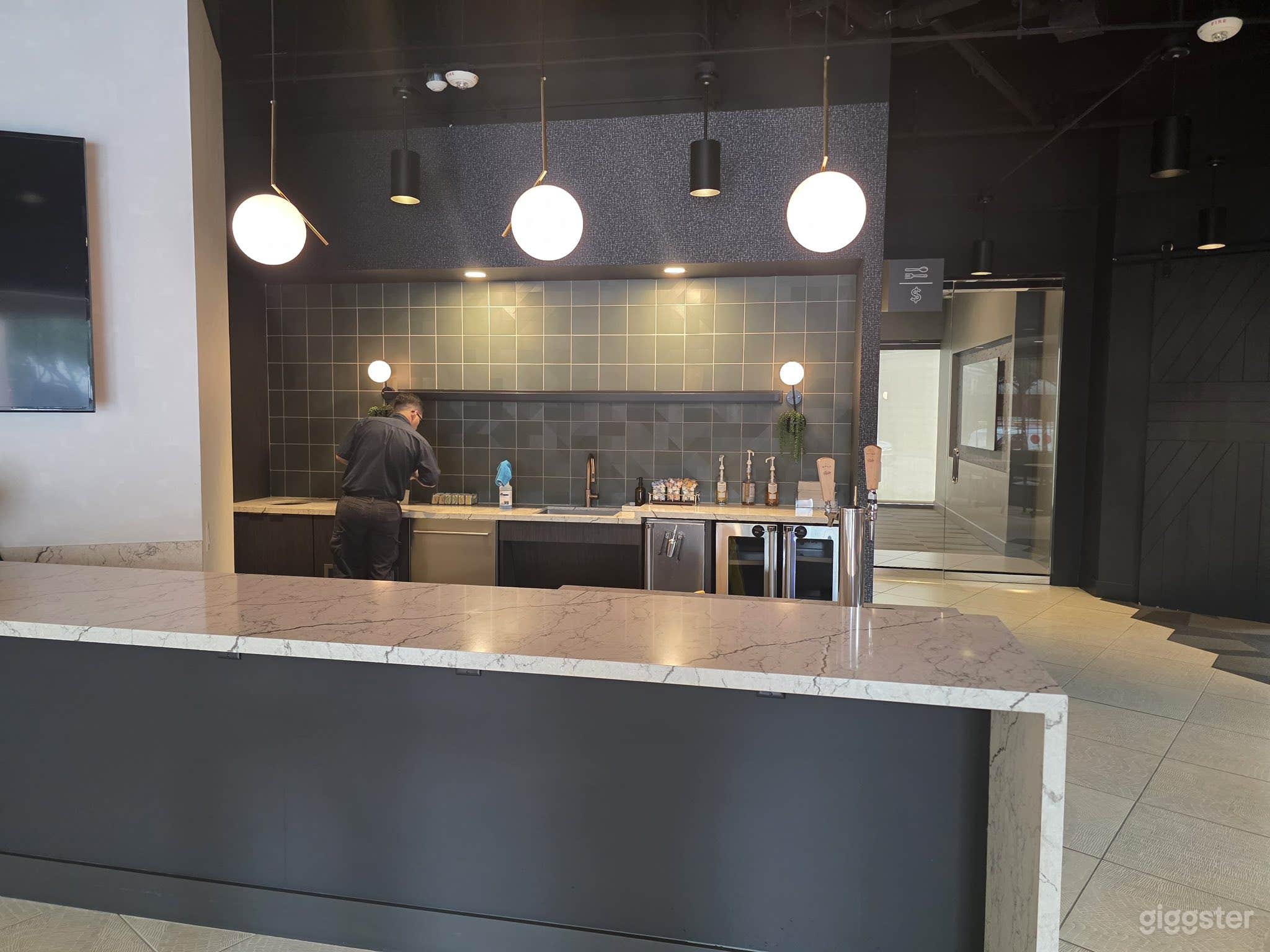 Flexible Office Space & Meeting Rooms in Central Houston Photo 3