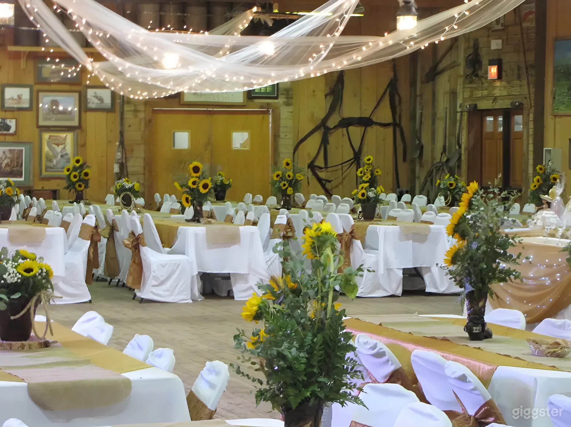 Spacious Ranch Clubhouse with Outdoor Deck, Casino Access & Event Catering Photo 3