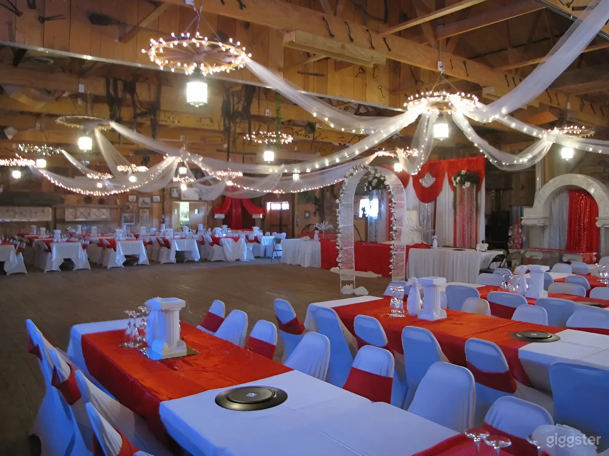 Spacious Ranch Clubhouse with Outdoor Deck, Casino Access & Event Catering Photo 2