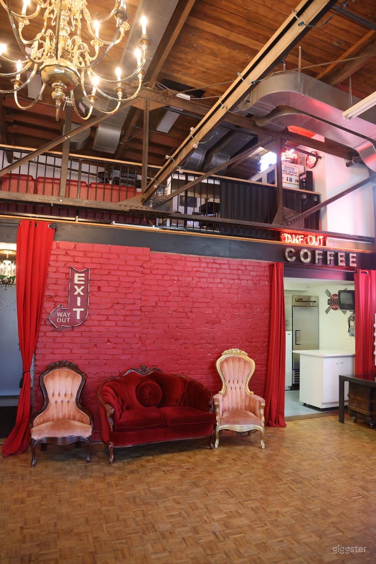  Kilter Studios A: Authentic Vintage New York Style Loft 