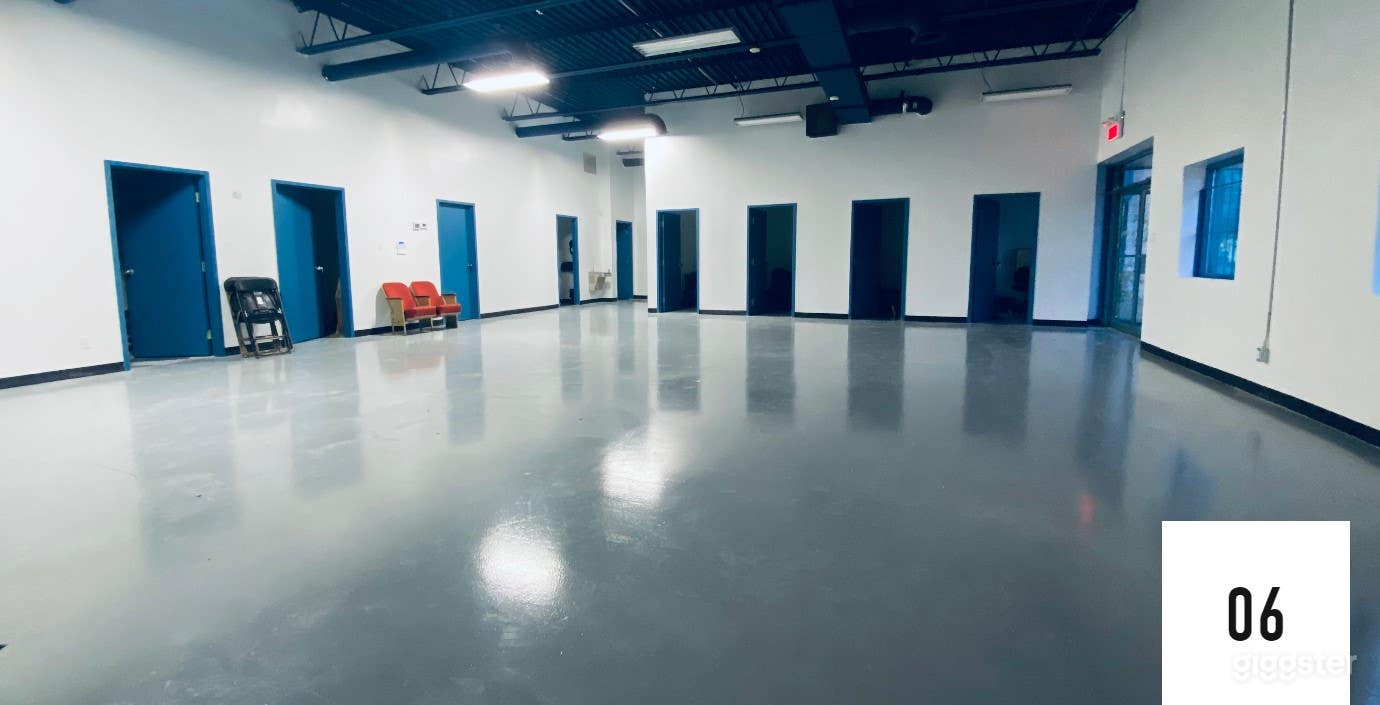 NEW FILM STUDIO IN THE ROSEMONT DISTRICT  Photo 3