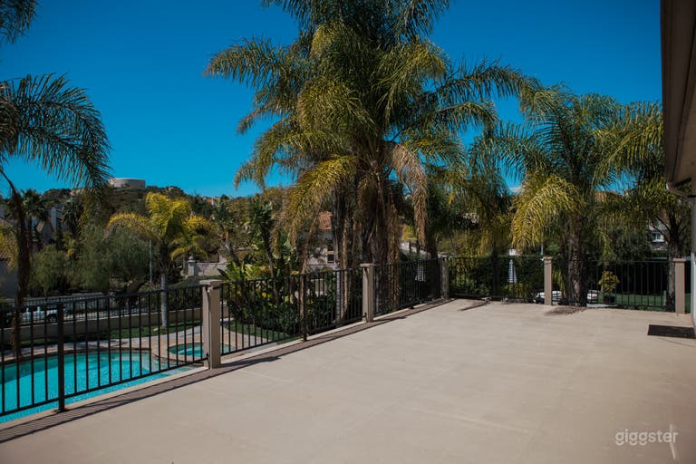  Spacious Modern House w/ Massive Yard (cul-de-sac) 