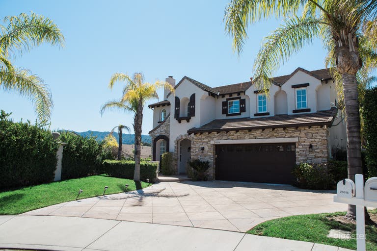  Spacious Modern House w/ Massive Yard (cul-de-sac) 