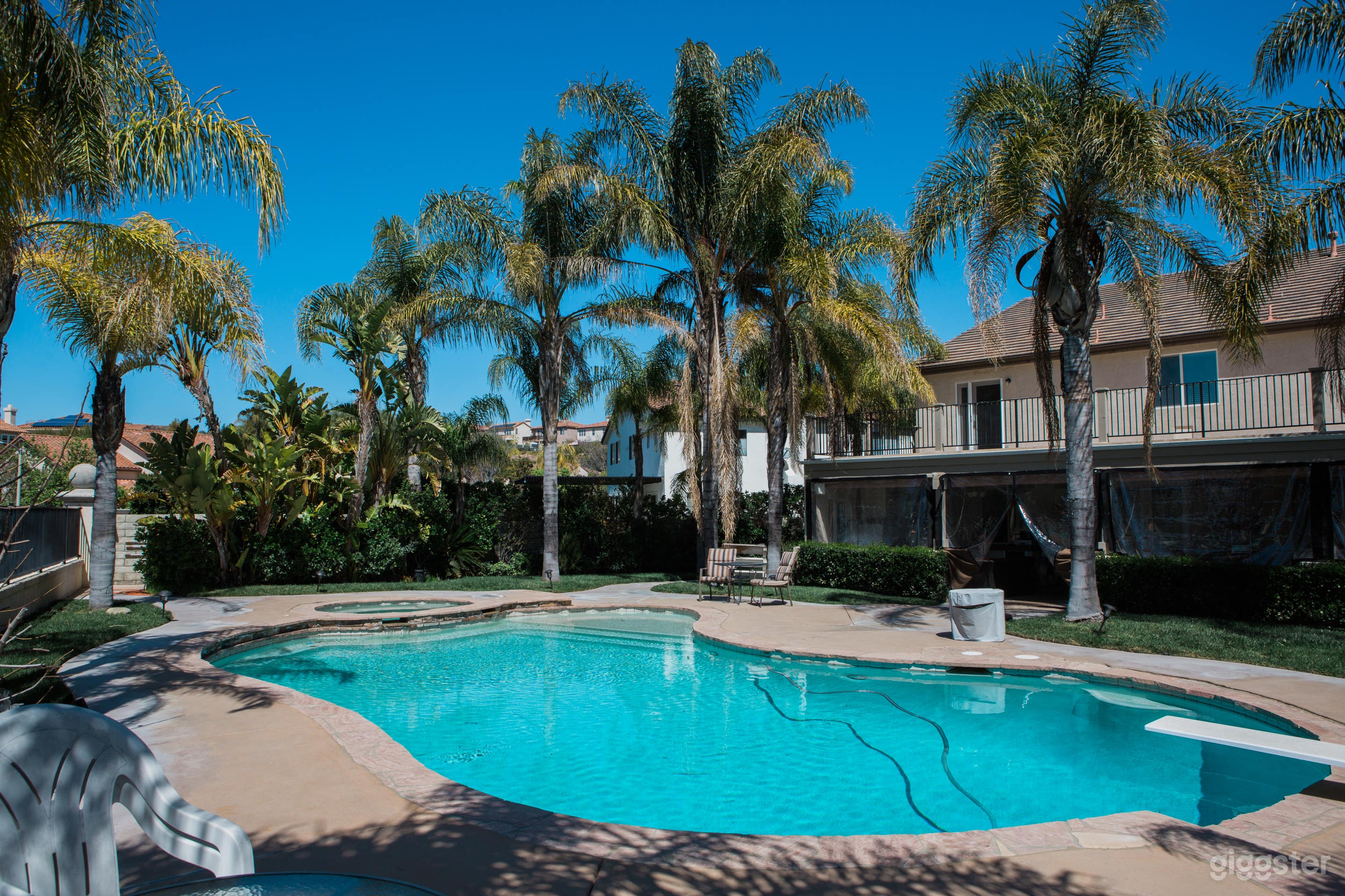 Spacious Modern House w/ Massive Yard (cul-de-sac) Photo 2