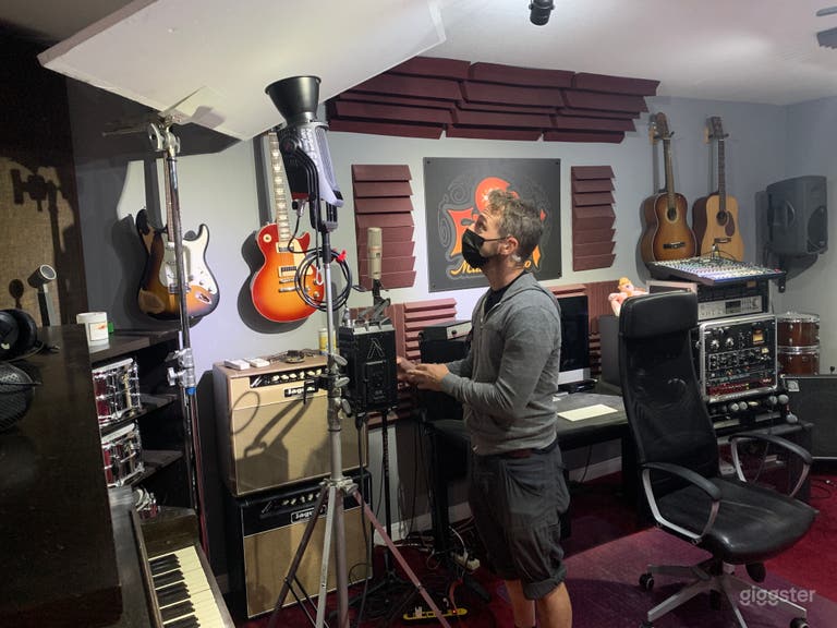  Shooting for Roku TV&#x27;s &quot;Reptile Royalty&quot;
 