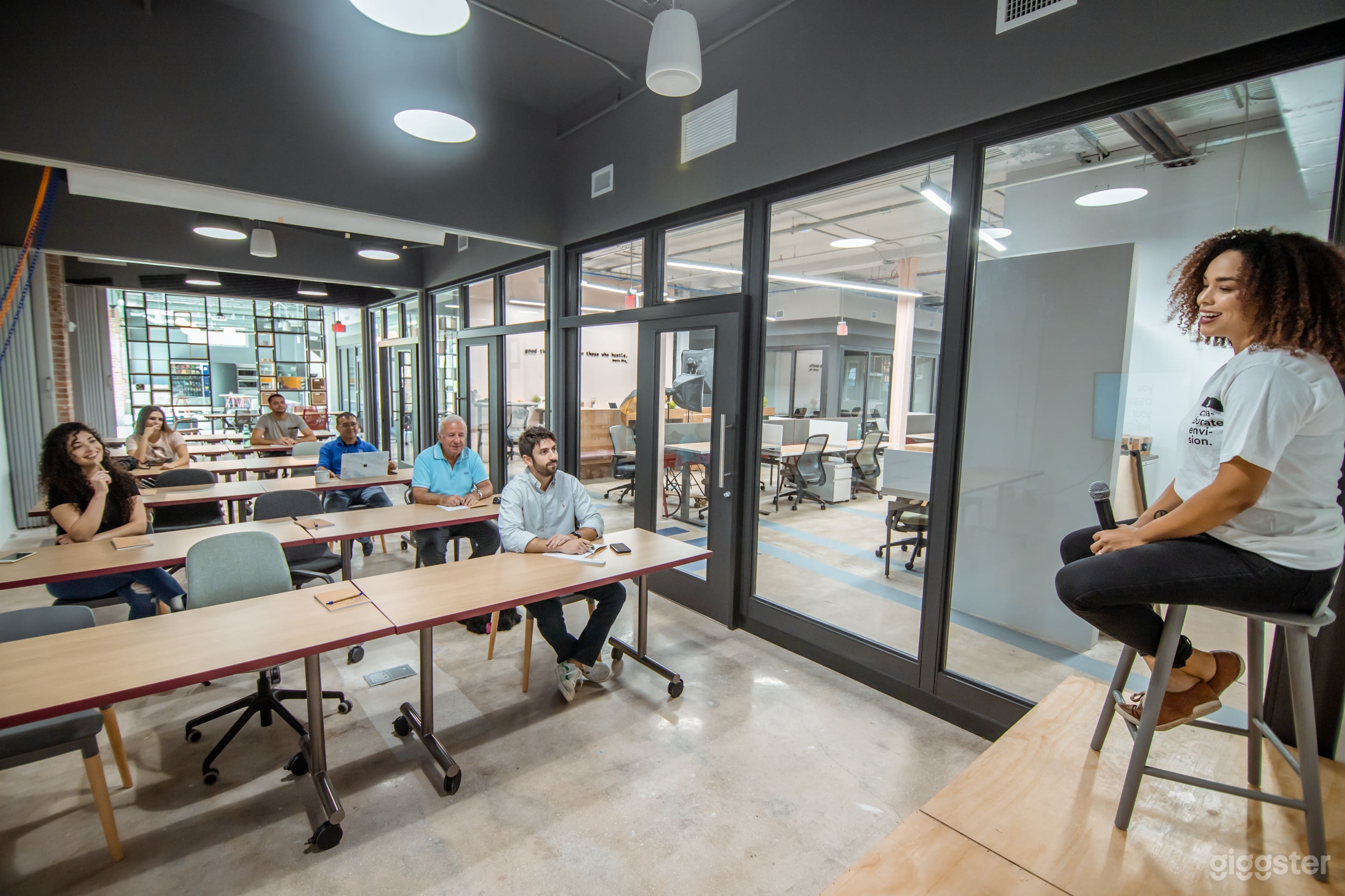 Bright Box Meeting Room Photo 3