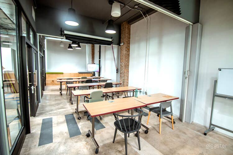 Bright Box Meeting Room Photo 1