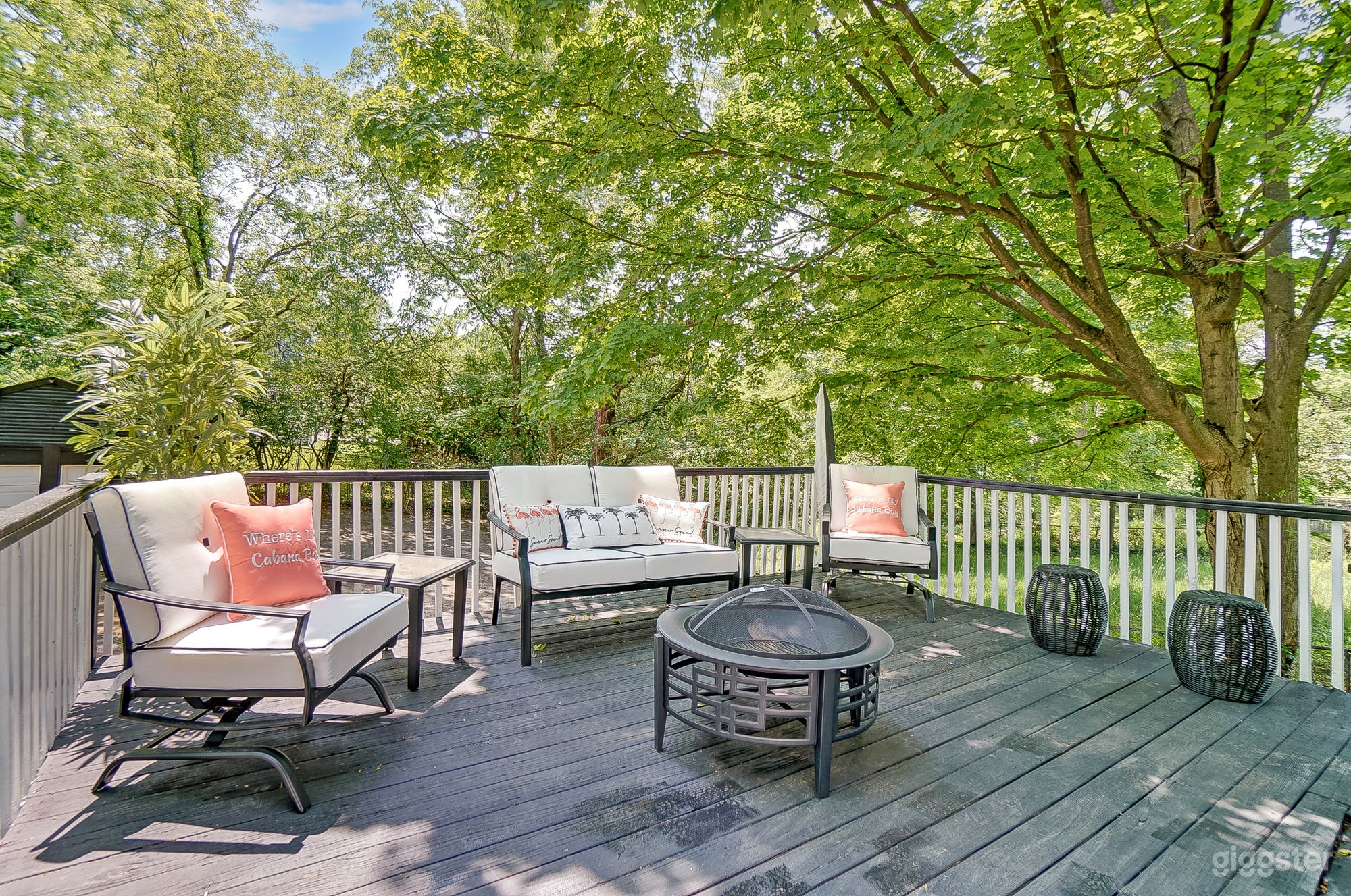 Modern Entertainment home  Photo 4