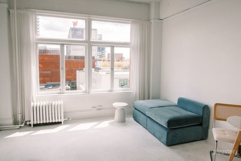  Bright Gastown Studio 