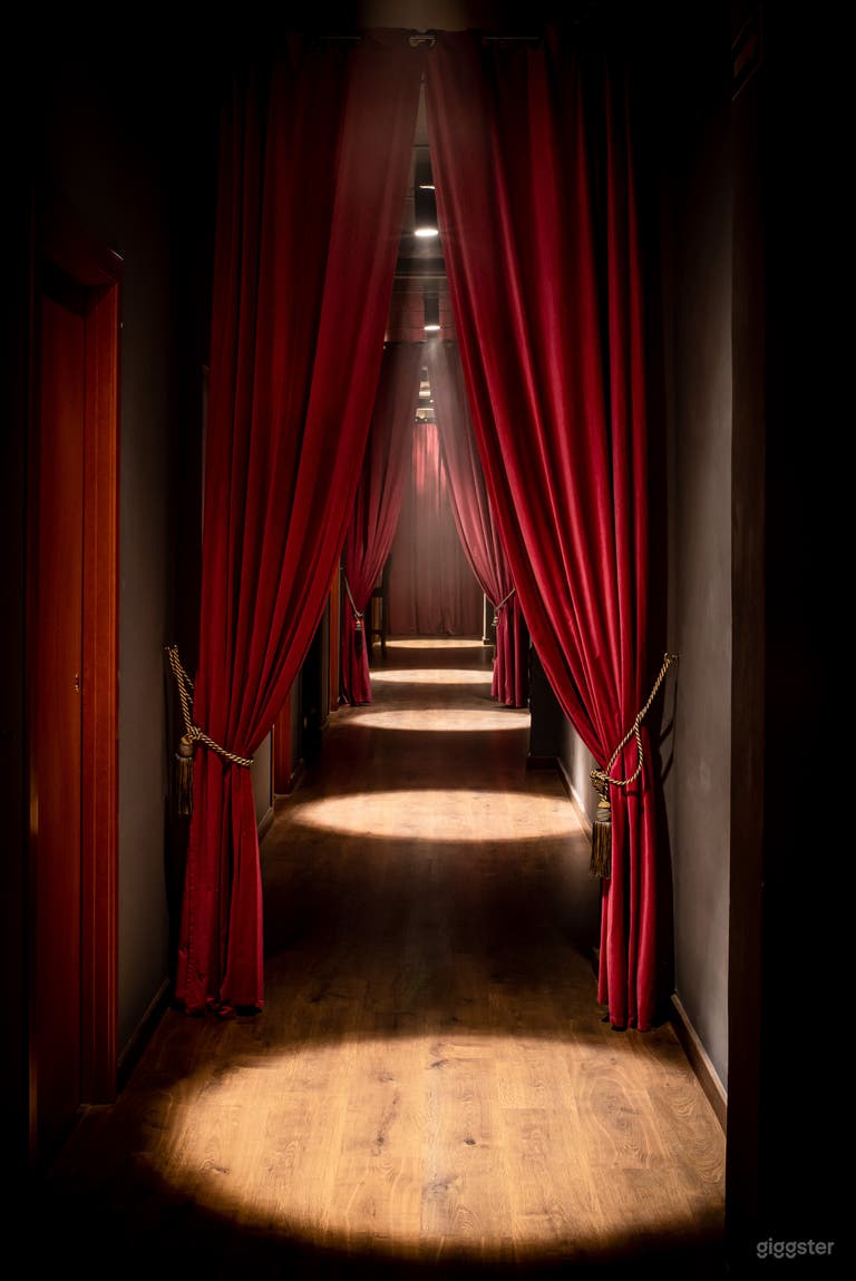 400M2 THE LARGEST AND MOST EXCITING ESCAPE ROOM EXPERIENCE AND SOCIAL EVENT SPACE IN BARCELONA! 